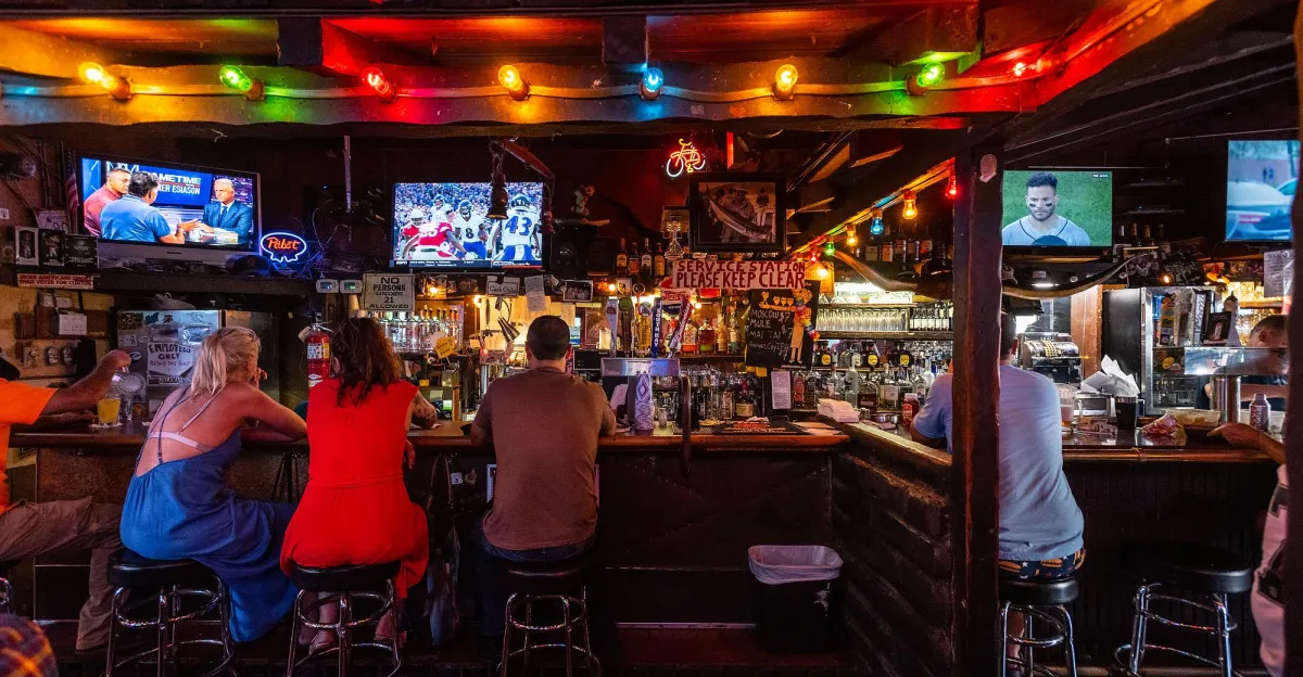 Steal my Food Itinerary: A SoCal Beach Dive Bar Crawl